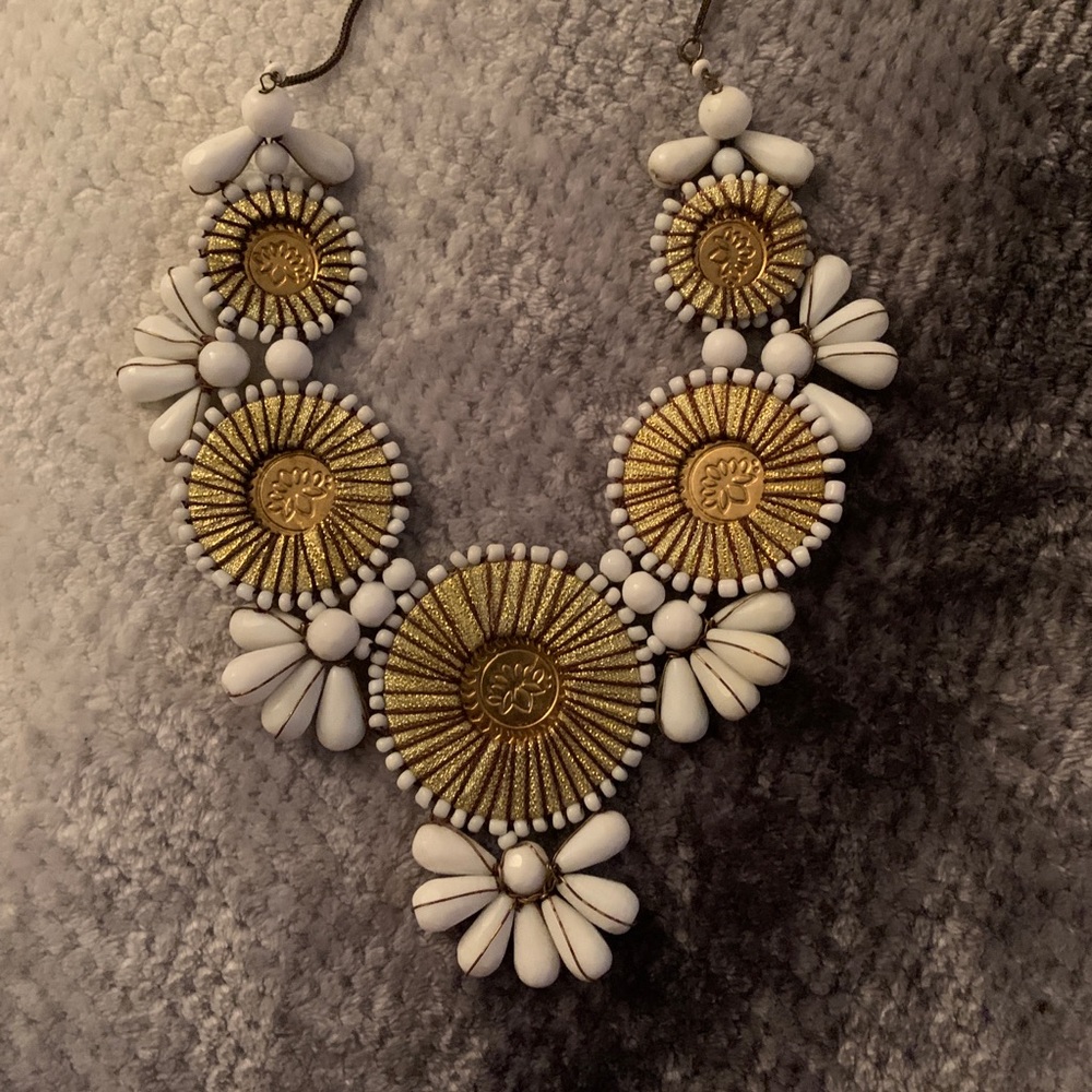 White Statement Necklace - Picture 4 of 7